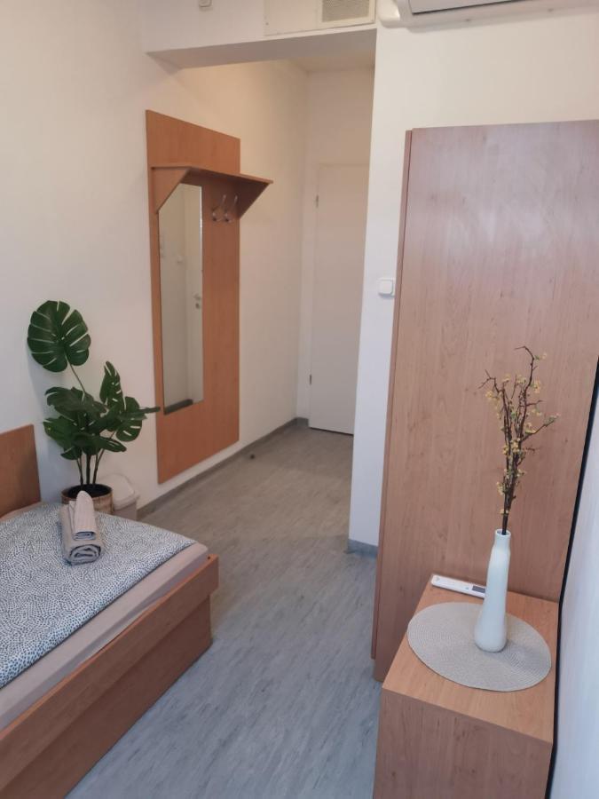 Dunaújváros Hid Ifjusagi Szallo旅舍 外观 照片